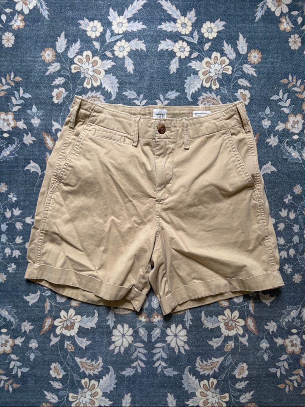 GAP High-Waist Women's Khaki Shorts - Tan